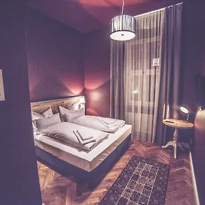 Luis 2* Regensburg